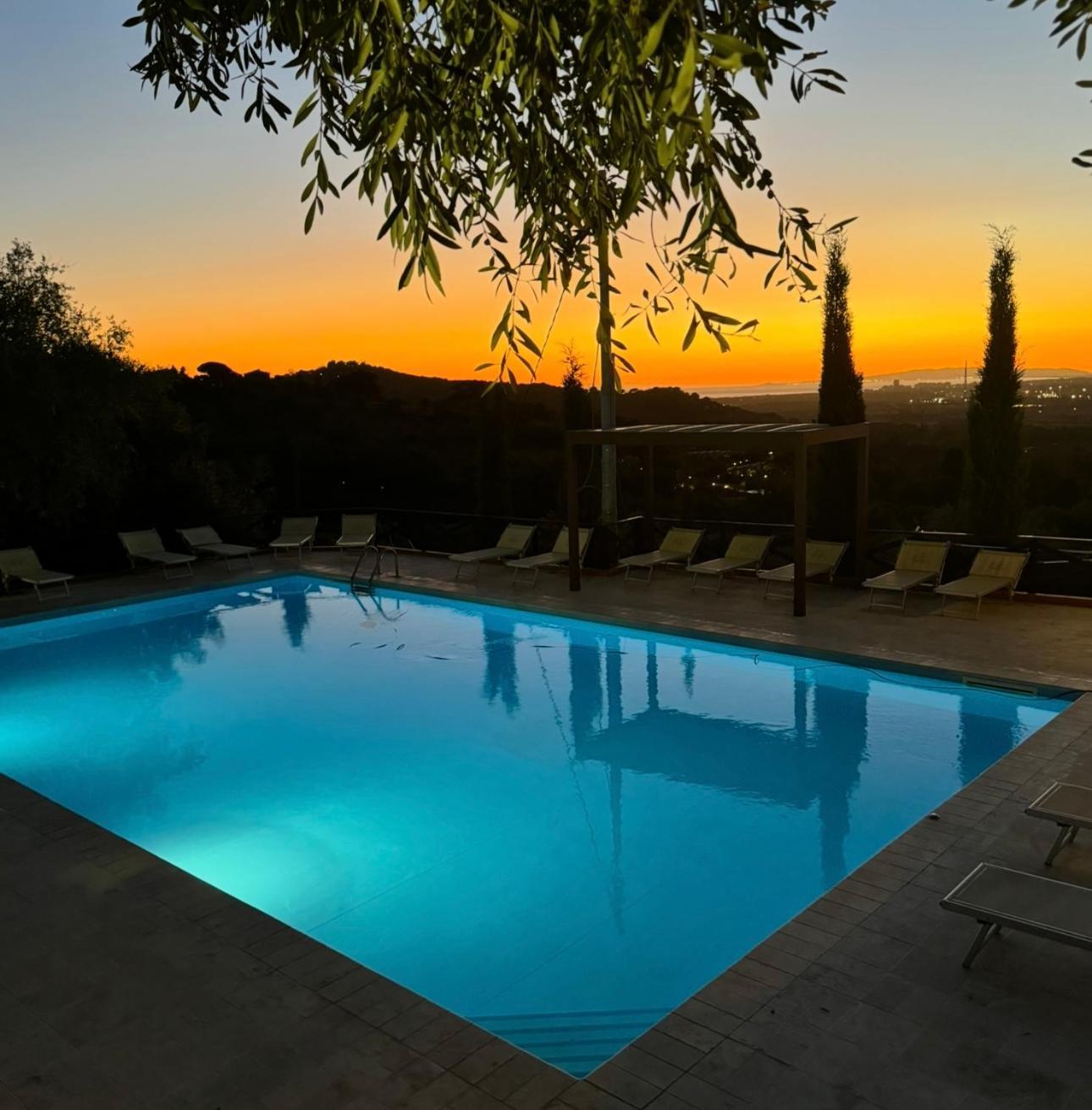 Aparthotel Madonna Del Poggio Cav Scarlino Exterior foto