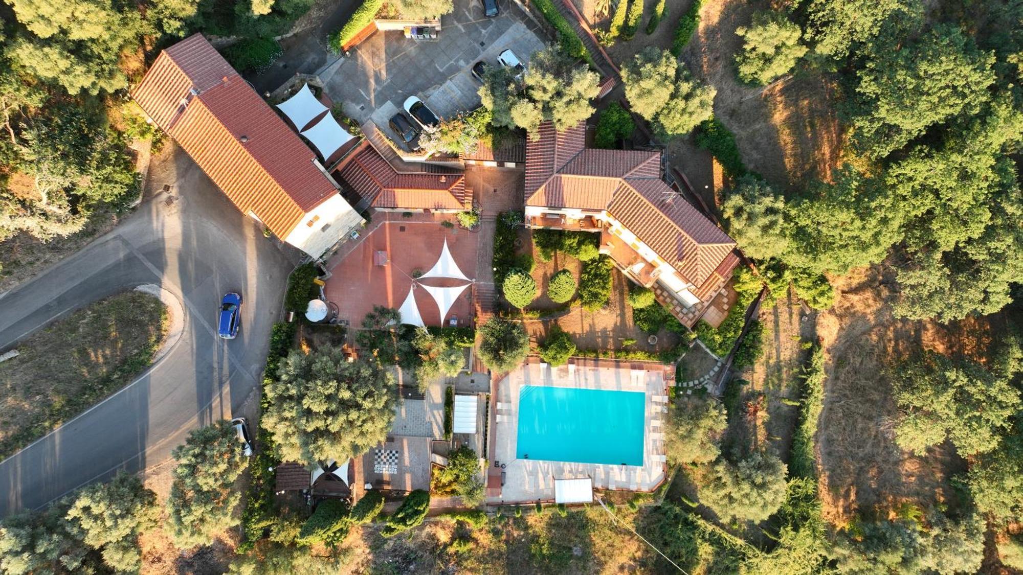 Aparthotel Madonna Del Poggio Cav Scarlino Exterior foto