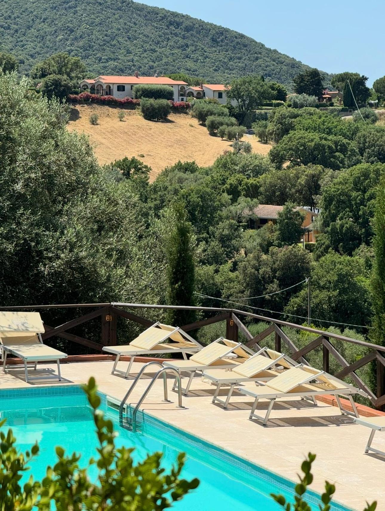 Aparthotel Madonna Del Poggio Cav Scarlino Exterior foto